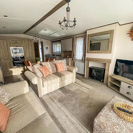 Stunning 8 Berth Caravan With Decking At Kessingland Beach Ref 90017D Benacre Bagian luar foto