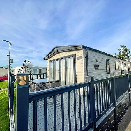 Stunning 8 Berth Caravan With Decking At Kessingland Beach Ref 90017D Benacre Bagian luar foto