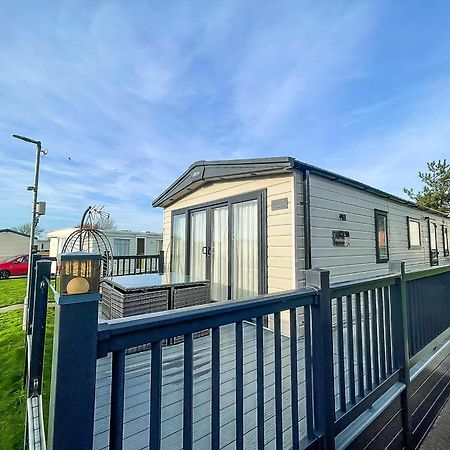 Stunning 8 Berth Caravan With Decking At Kessingland Beach Ref 90017D Benacre Bagian luar foto