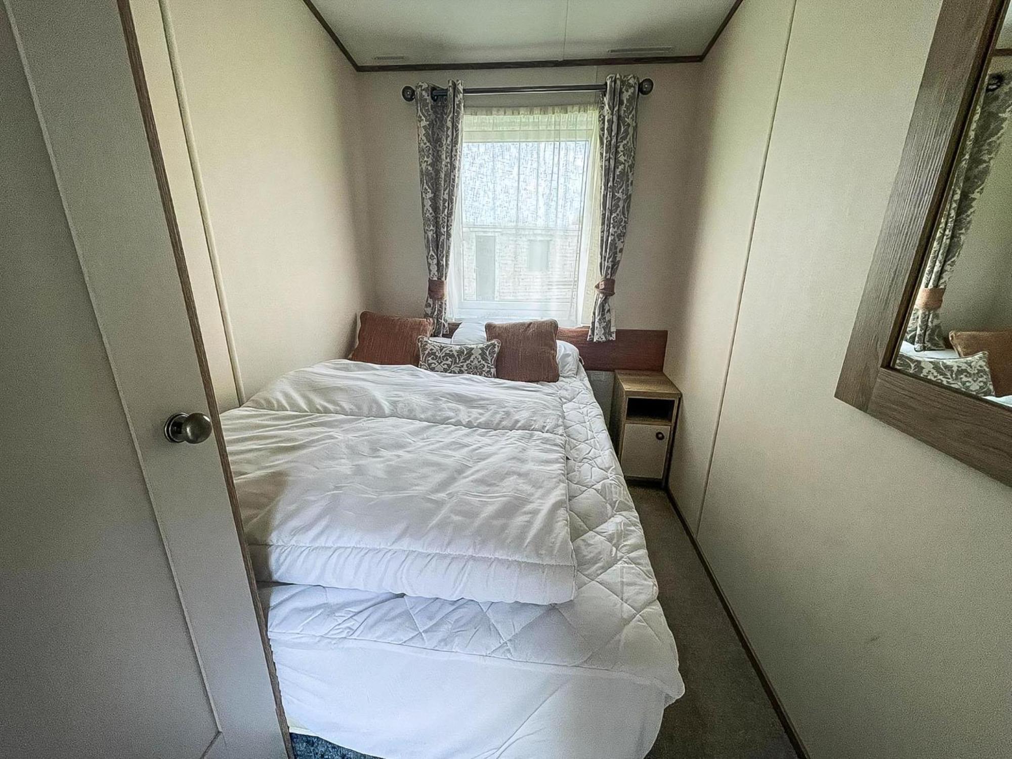 Stunning 8 Berth Caravan With Decking At Kessingland Beach Ref 90017D Benacre Bagian luar foto